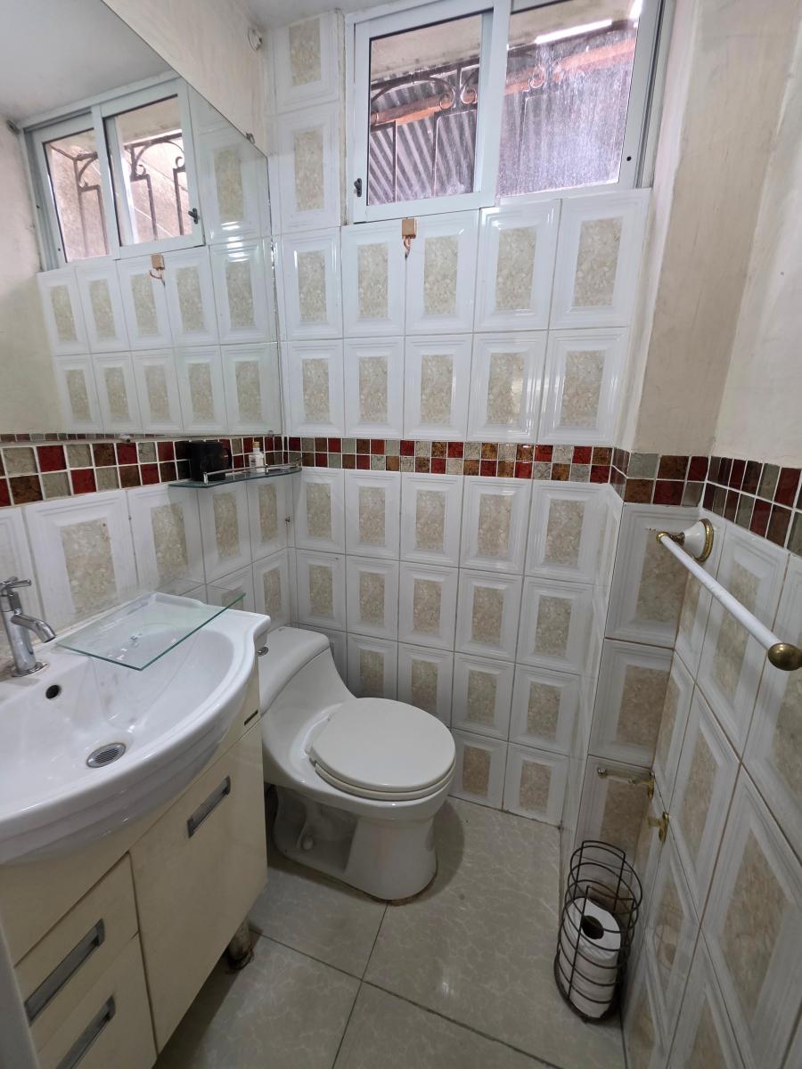 Vendo Departamento en Planta Baja, Sauces 9, Cerca de La Isidro Ayora, Guayas — imagen 3