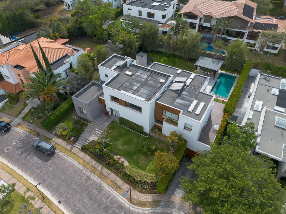 Casa de Venta Dentro de Urbanización Exclusiva Sector La Viña. Seguridad. Hermosa Casa — imagen 10