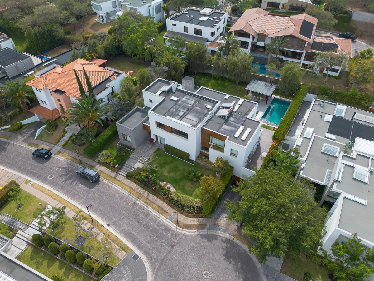 Casa de Venta Dentro de Urbanización Exclusiva Sector La Viña. Seguridad. Hermosa Casa — imagen 9