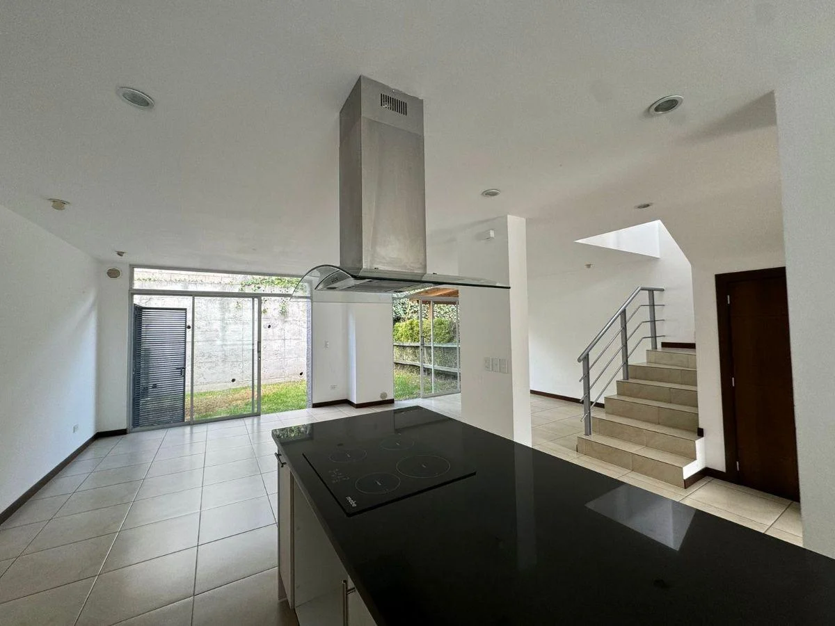 Vendo Hermosa Casa Tumbaco Conjunto Cerrado Sector La Morita 3 Dorm. 2 Estacionamientos, Seguridad — imagen 6