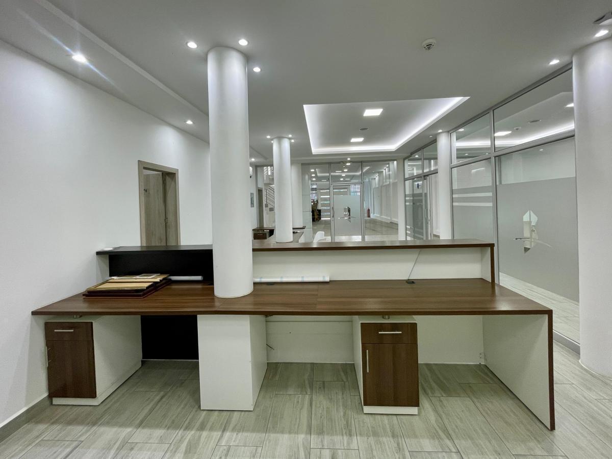 Espacio Comercial Totalmente Equipado Al Norte de Manta, Manabí — imagen 10