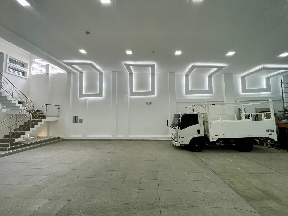 Espacio Comercial Totalmente Equipado Al Norte de Manta, Manabí — imagen 9