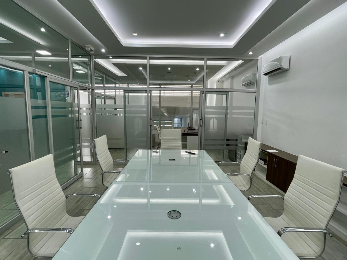 Espacio Comercial Totalmente Equipado Al Norte de Manta, Manabí — imagen 7