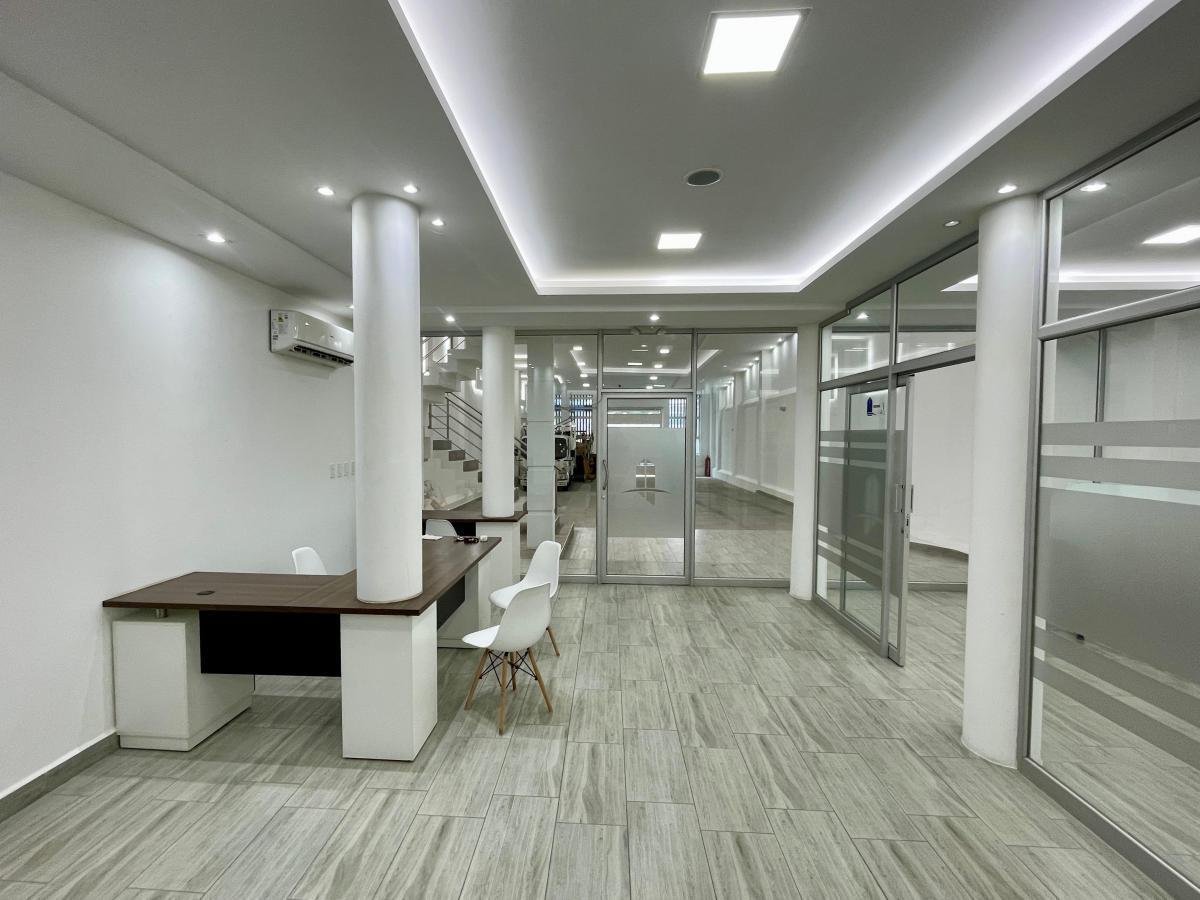 Espacio Comercial Totalmente Equipado Al Norte de Manta, Manabí — imagen 4