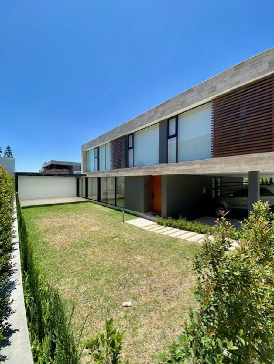 Con Generador Moderna Casa con Doble Seguridad Ruta Viva — imagen 7