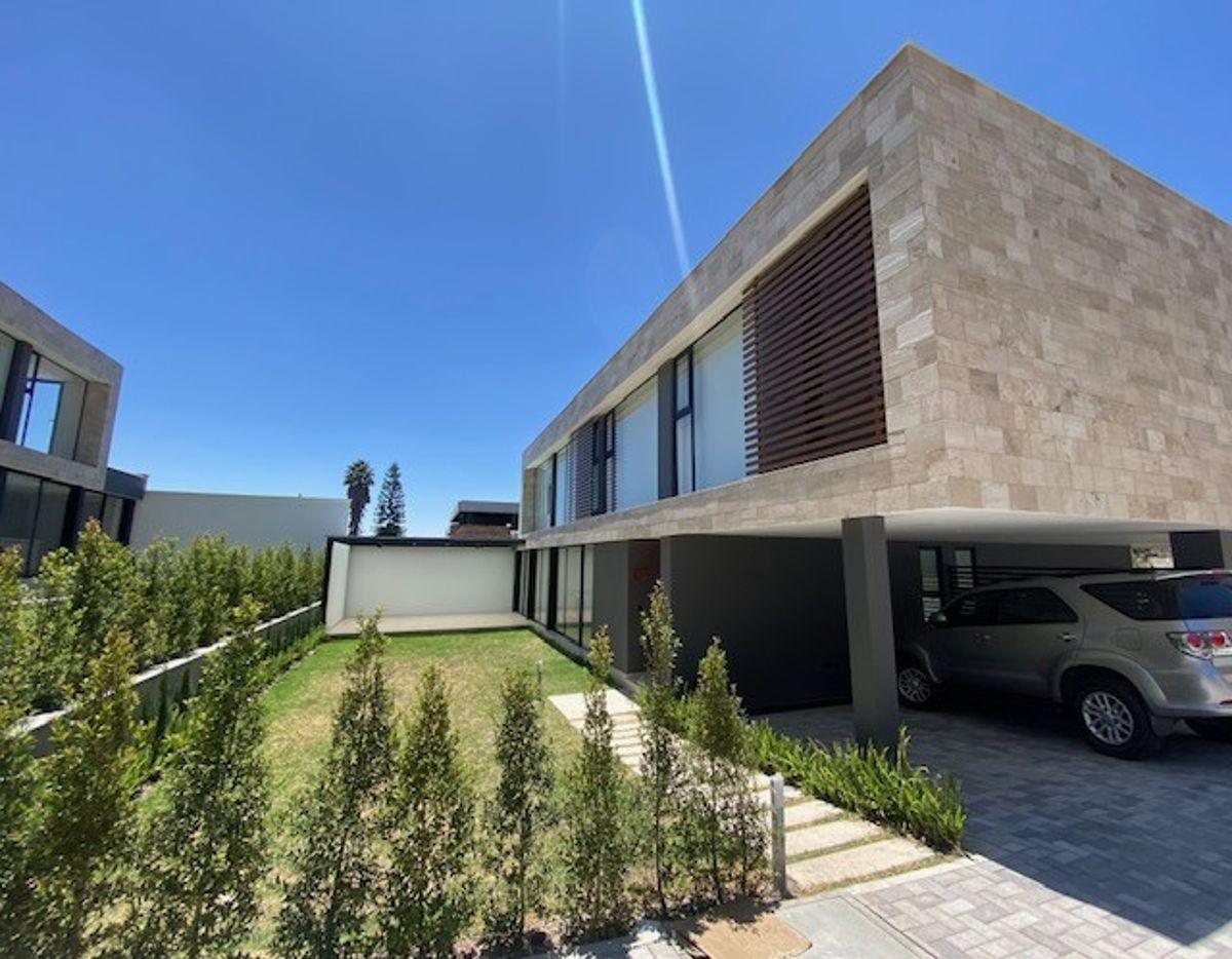 Con Generador Moderna Casa con Doble Seguridad Ruta Viva — imagen 4