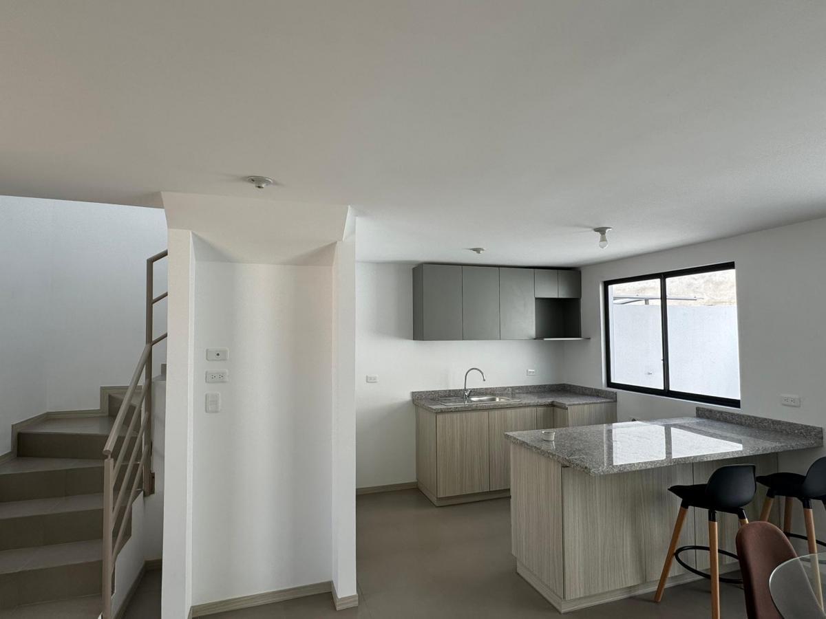 Venta Oportunidad Casa de 3 Dorm. a Estrenar Mitad del Mundo - Quito — imagen 8