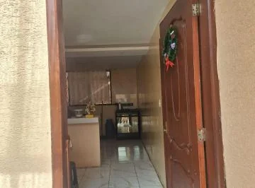 Venta de Casa Rentera Barrio Lucha de Los Pobres — imagen 3