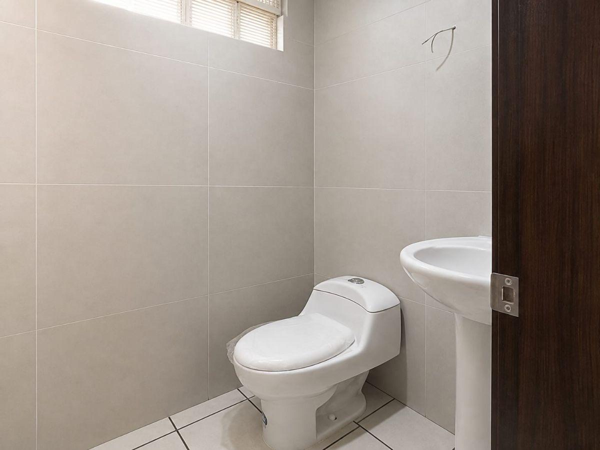Departamento en Planta Baja con Amplio Patio Privado en Santa Leonor – Guayaquil, Guayas — imagen 2