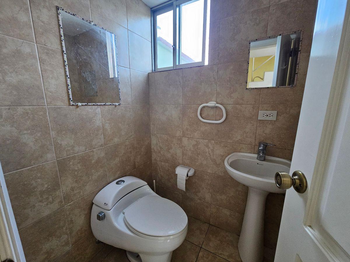 Exclusiva Casa de 3 Pisos en Venta – Urbanización Copedac (Sangolquí / El Colibrí) — imagen 8