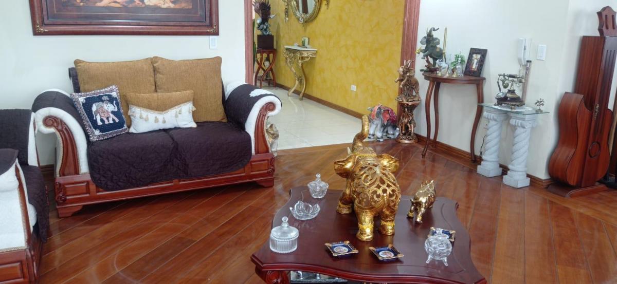Se Vende Hermoso Departamento Dentro de La Urbanizacion El Condado — imagen 4