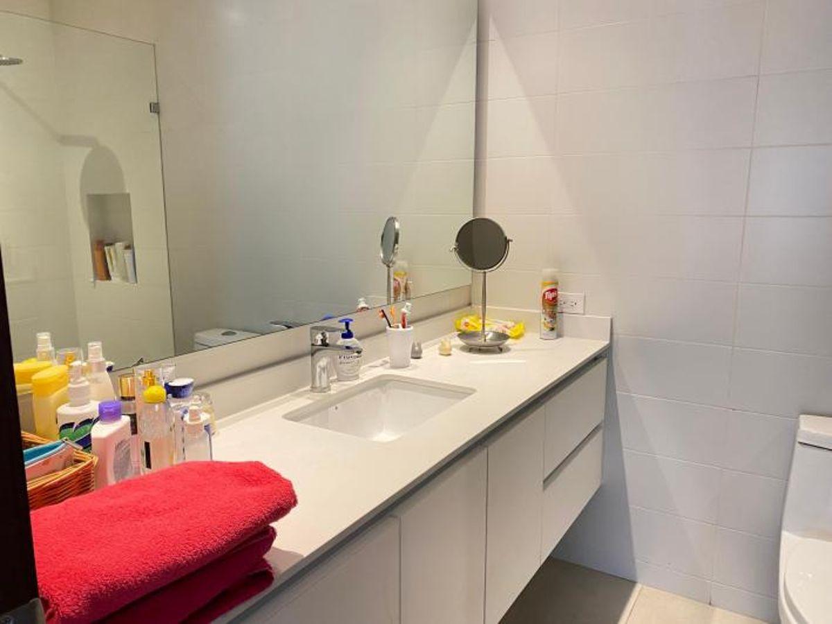 Oportunidad; 165 m², $219.000! 3 Dorm, Excelentes Acabados. Edificio de Primera. Site Center. Provincia de Pichincha — imagen 2