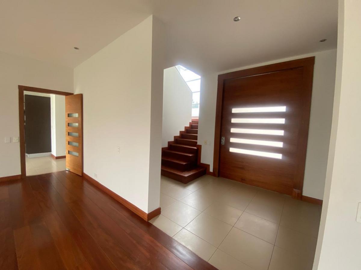 Cumbayá, Casa en Venta, 286 m², 3 Habitaciones — imagen 7