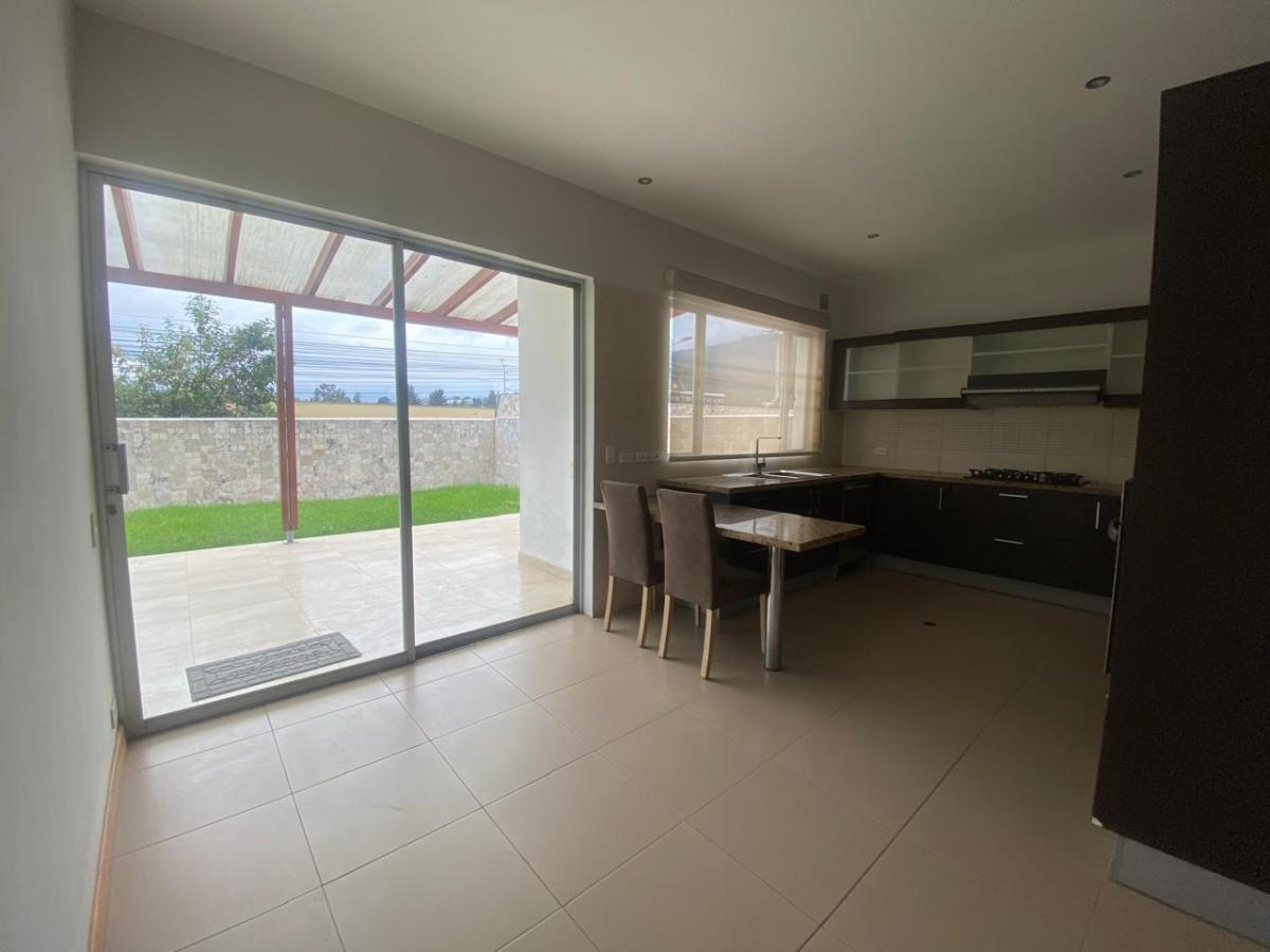 Cumbayá, Casa en Venta, 286 m², 3 Habitaciones — imagen 6