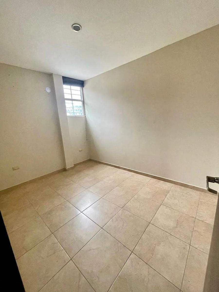 6584.santa Cecilia, Ceibos vendo de Oportunidad departamento 3 Dorm.,187 m², $120.000. Guayas — imagen 3