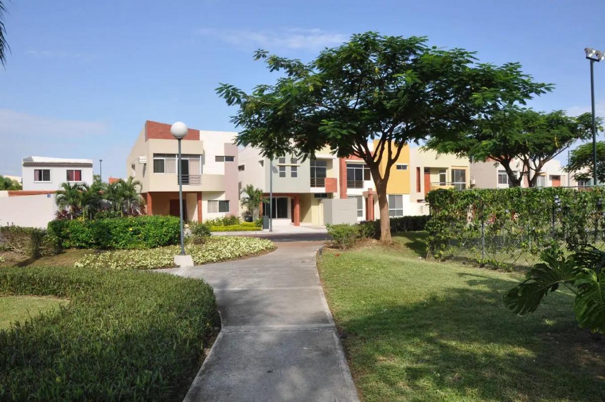 Venta de Casa de Oportunidad en Urb. Belohorizonte - R. Luna, Guayas — imagen 7
