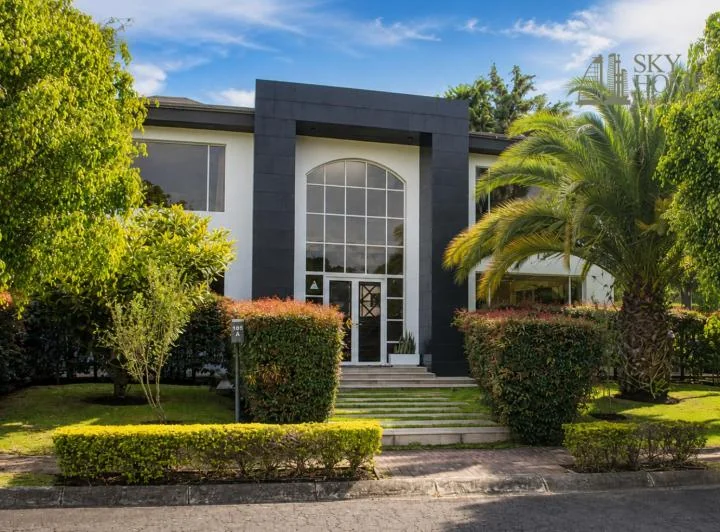 Venta Casa de Lujo en Urbanización Arrayanes Puembo, 1.200 m² de Terreno, 4 Habitaciones, 2 Plantas — imagen 1