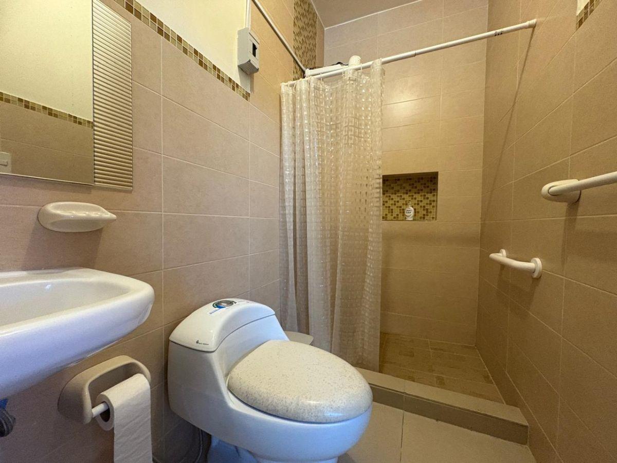 Casa con 6 Habitaciones de 180 m² en Venta en Sur de Playas, Guayas — imagen 4