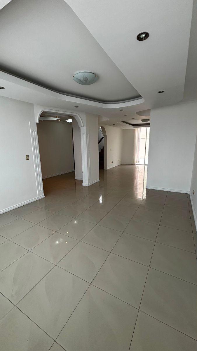 Casa en Venta en Cumbayá – Urbanización Vista Hermosa — imagen 7