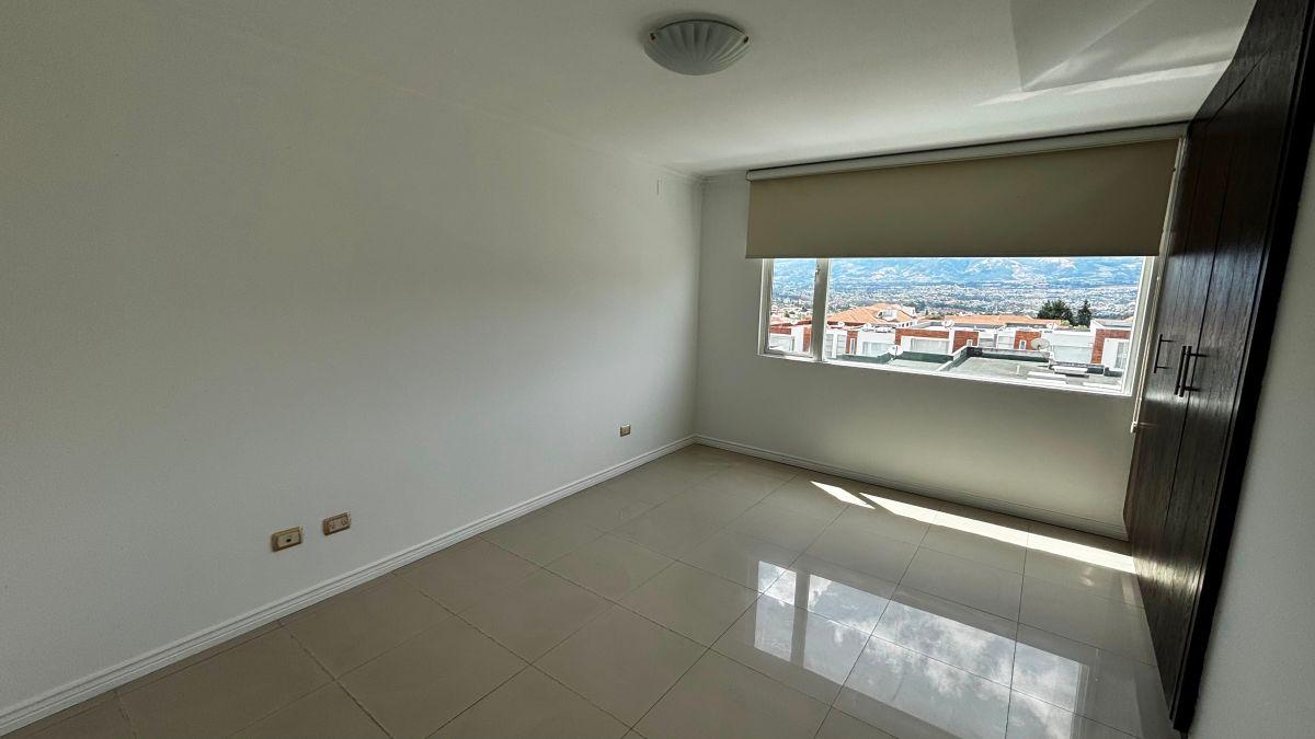 Casa en Venta en Cumbayá – Urbanización Vista Hermosa — imagen 6