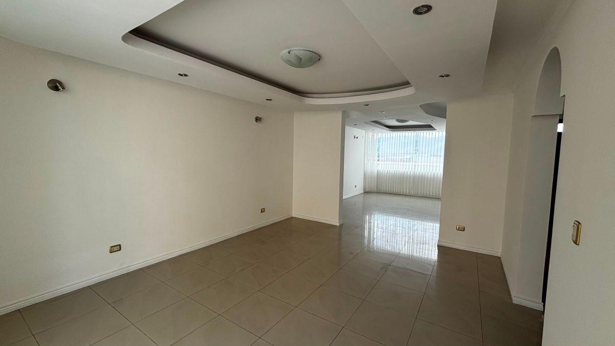 Casa en Venta en Cumbayá – Urbanización Vista Hermosa — imagen 3
