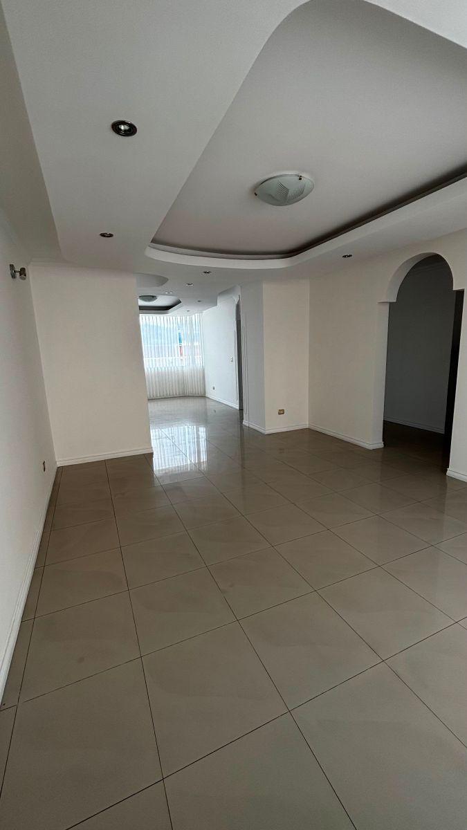 Casa en Venta en Cumbayá – Urbanización Vista Hermosa — imagen 2