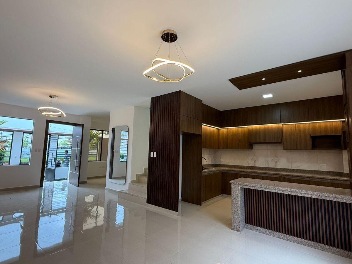Vivienda en Primera Etapa de Urb. Plaza Asturias — imagen 2