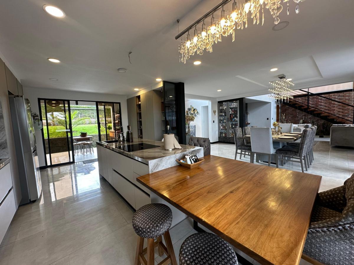 Casa en Venta 350 Mtrs Habitable, Lote 2400 Mtrs2 en Pifo, Urbanización — imagen 6