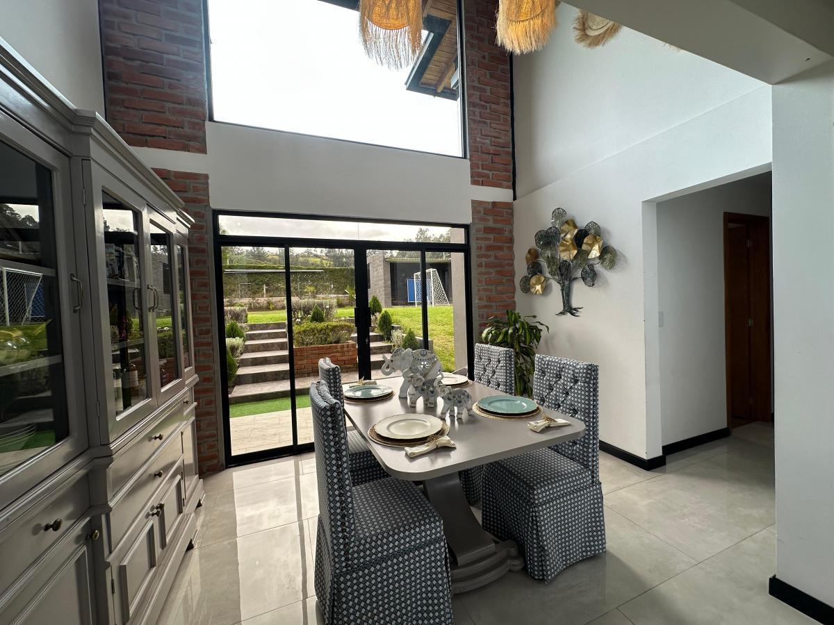 Casa en Venta 350 Mtrs Habitable, Lote 2400 Mtrs2 en Pifo, Urbanización — imagen 4