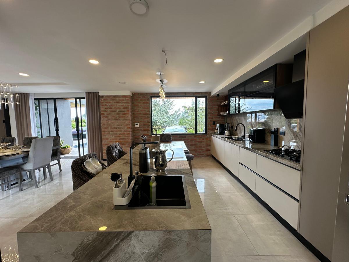 Casa en Venta 350 Mtrs Habitable, Lote 2400 Mtrs2 en Pifo, Urbanización — imagen 3