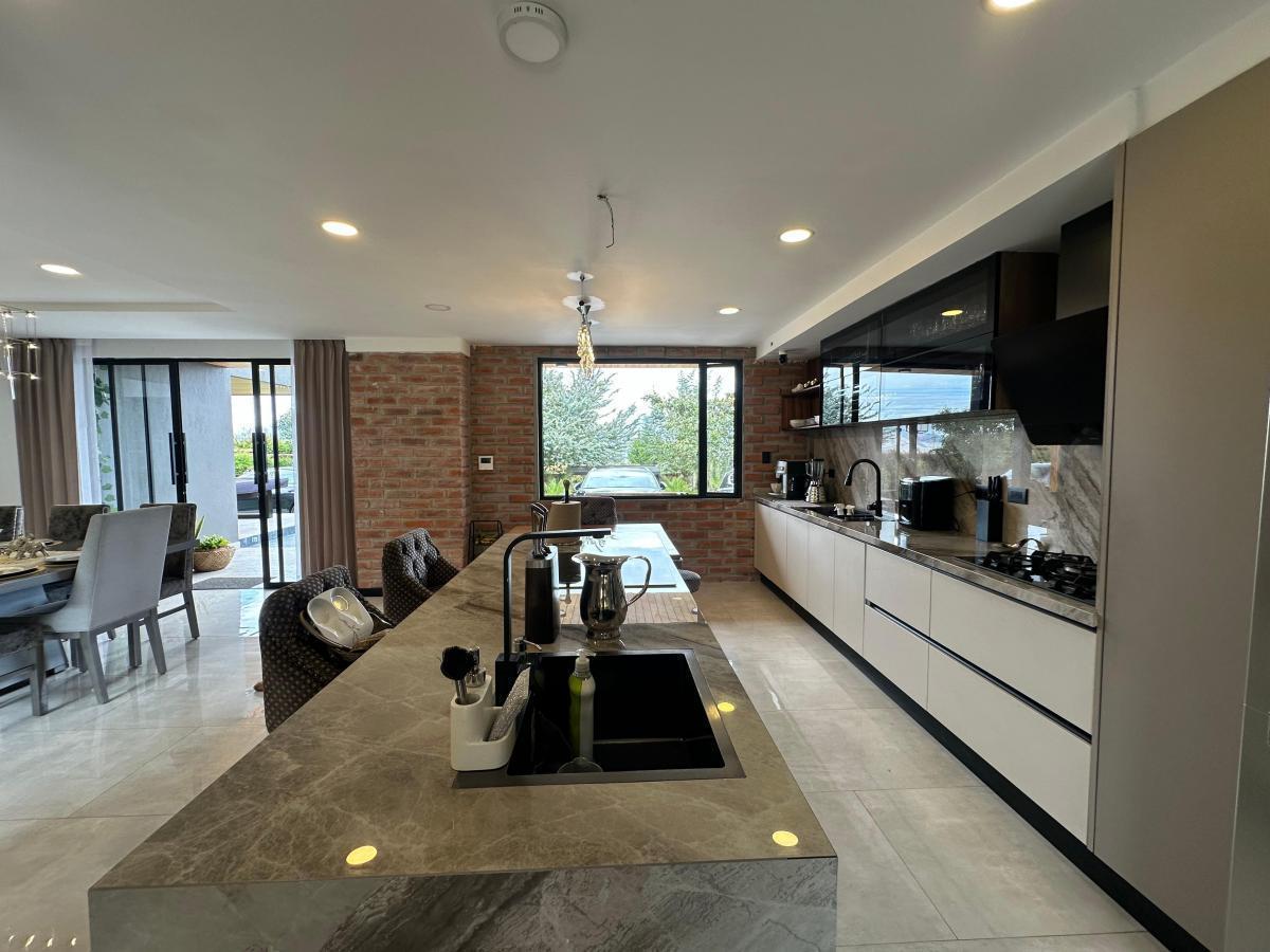 Casa en Venta 350 Mtrs Habitable, Lote 2400 Mtrs2 en Pifo, Urbanización — imagen 2