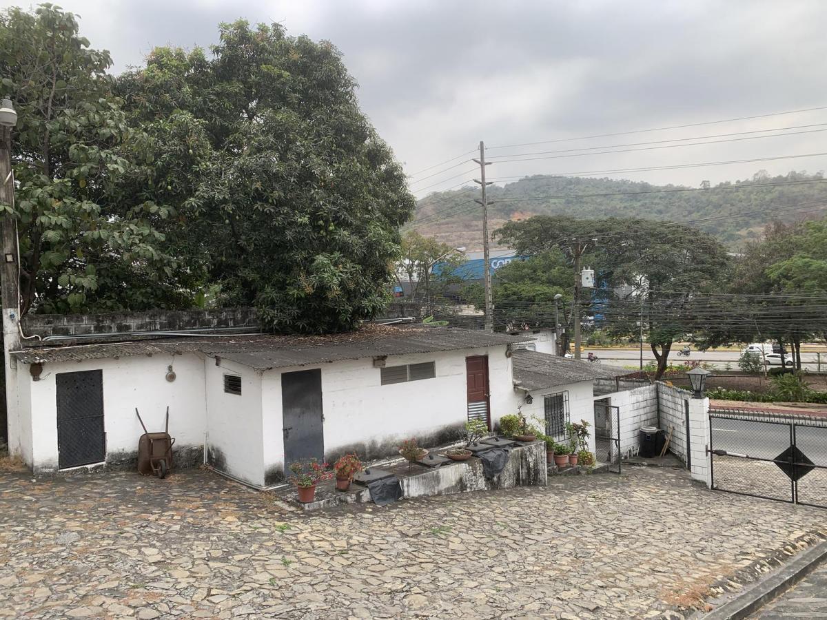 Propiedad de 3500 m Cuadrados en Venta en Ceibos Av del Bombero, Guayas — imagen 9