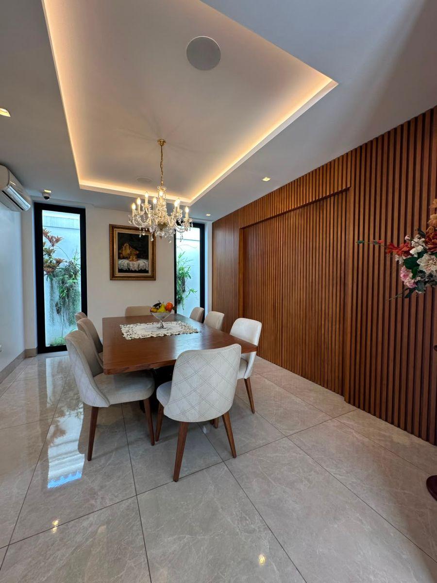En Venta Casa Vista Al Lago en Samborondon Km 5, Isla Mocoli, Urbanizacion Isla del Río, 440 m², 3d, Guayas — imagen 2