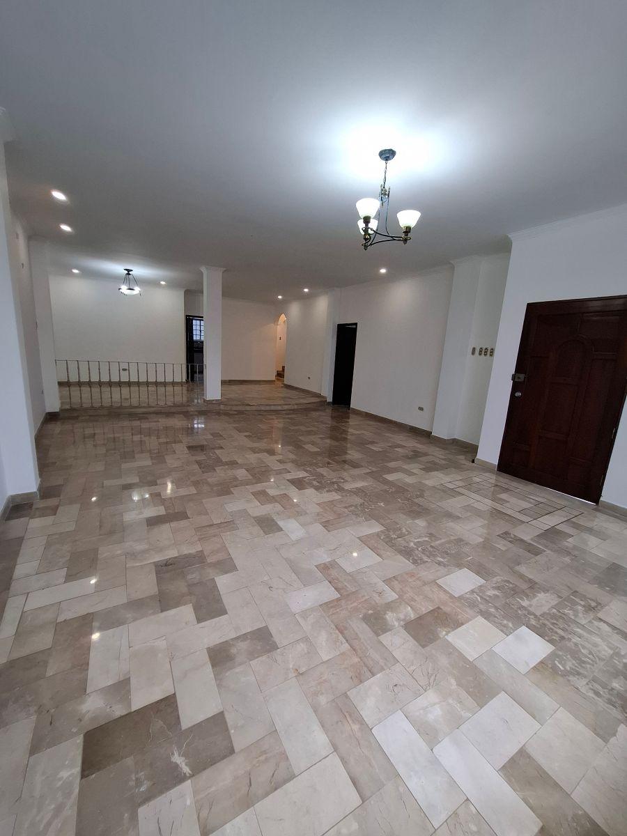 Alborada 13 Sector Cerrado: en Alquiler o Venta Elegante y Amplia Casa Remodelada de 4 Habitaciones, Guayas — imagen 9