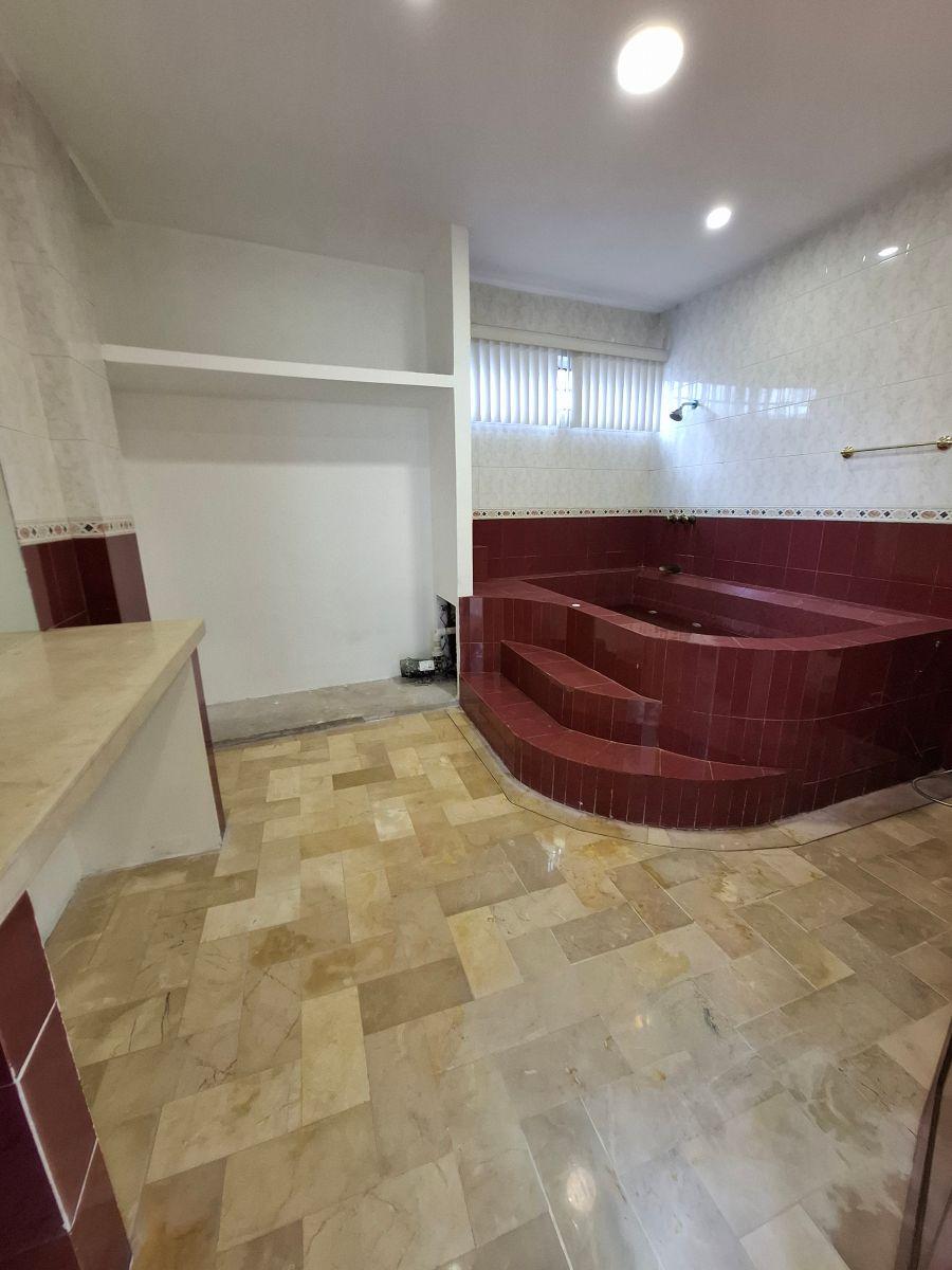 Alborada 13 Sector Cerrado: en Alquiler o Venta Elegante y Amplia Casa Remodelada de 4 Habitaciones, Guayas — imagen 6