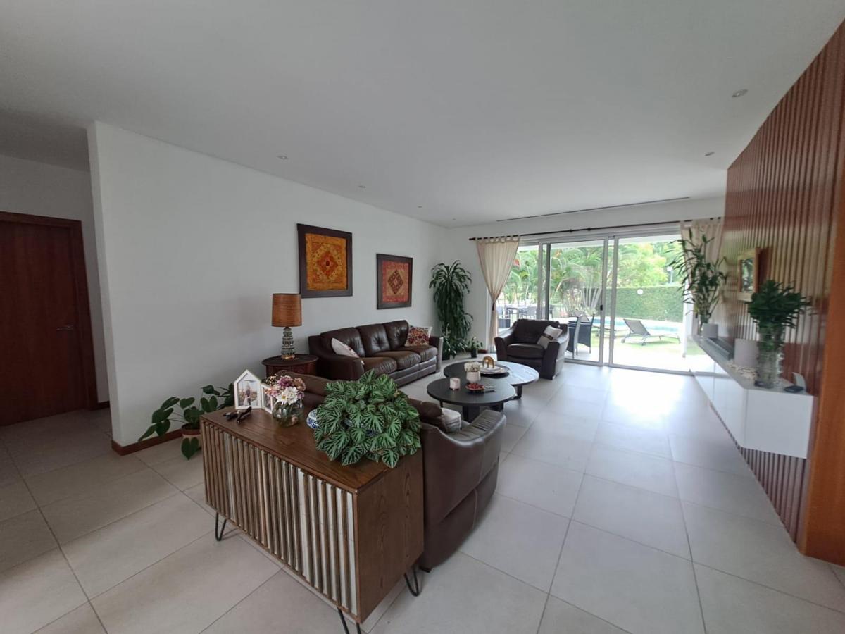 Se Vende Linda Villa con Piscina, con Terreno Adjunto Urbanización Cerrada, Guayas — imagen 5