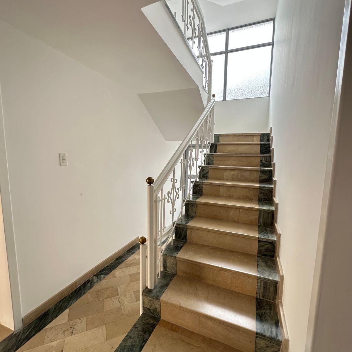 En Venta Casa Rentera de 4 Depts Amplios y Suite — imagen 2