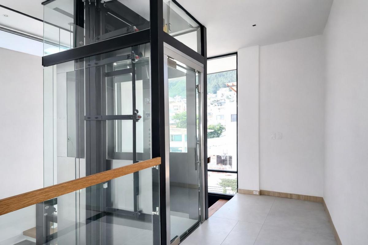 Casa Moderna en Venta Miravalle430 m², 4 Dorm., Ascensor, Vista — imagen 4