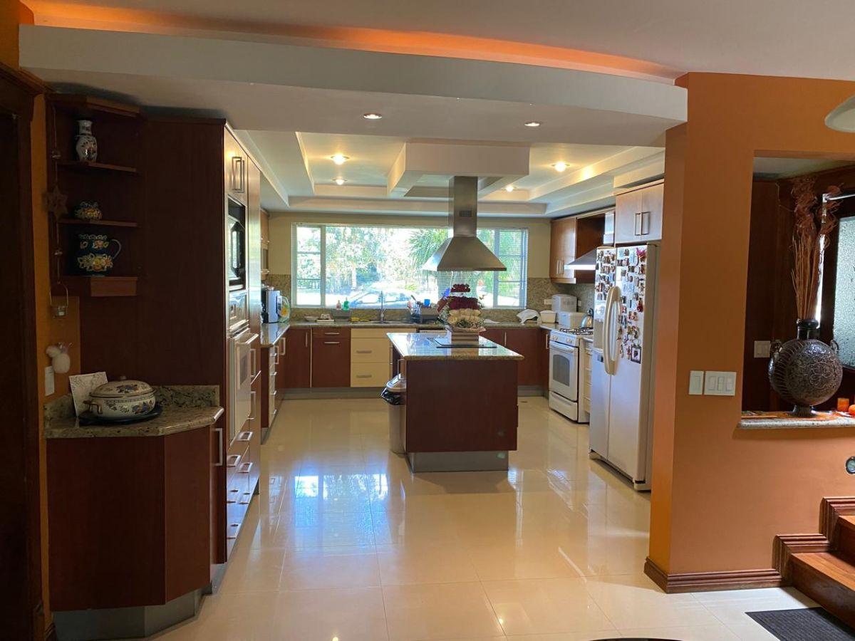 Casa en Conjunto Cerrado con Buenos Espacios — imagen 4