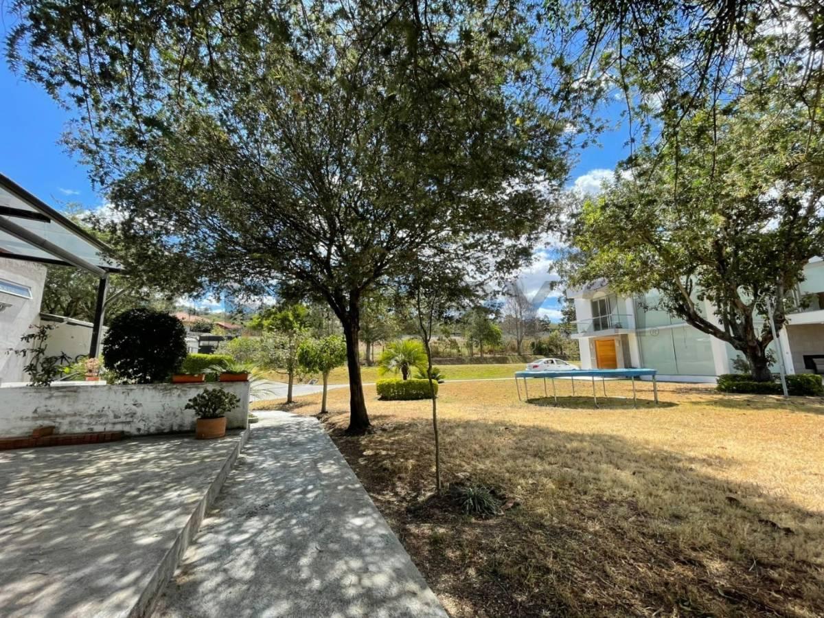 En Venta Casa con Terreno. Sector Nayón — imagen 9