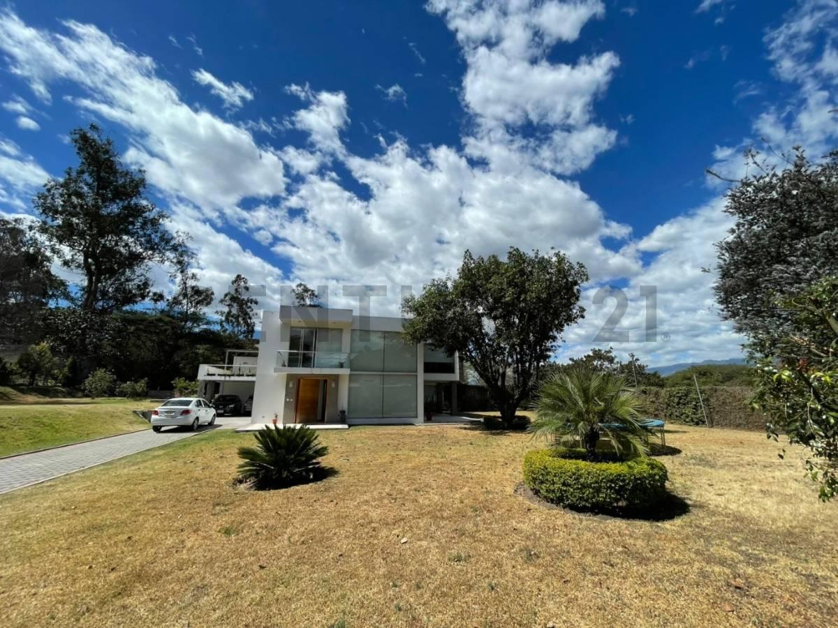 En Venta Casa con Terreno. Sector Nayón — imagen 8