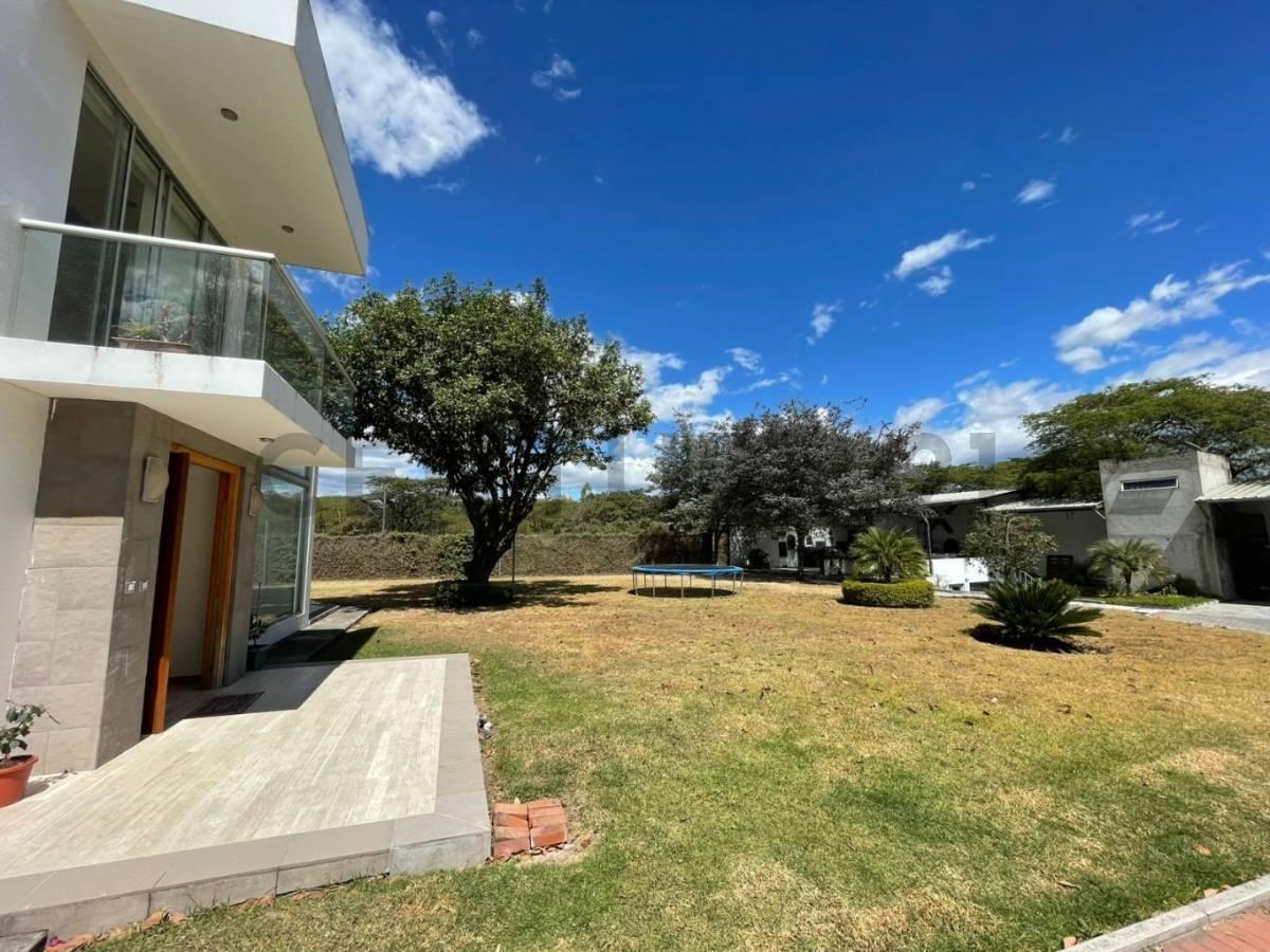 En Venta Casa con Terreno. Sector Nayón — imagen 7