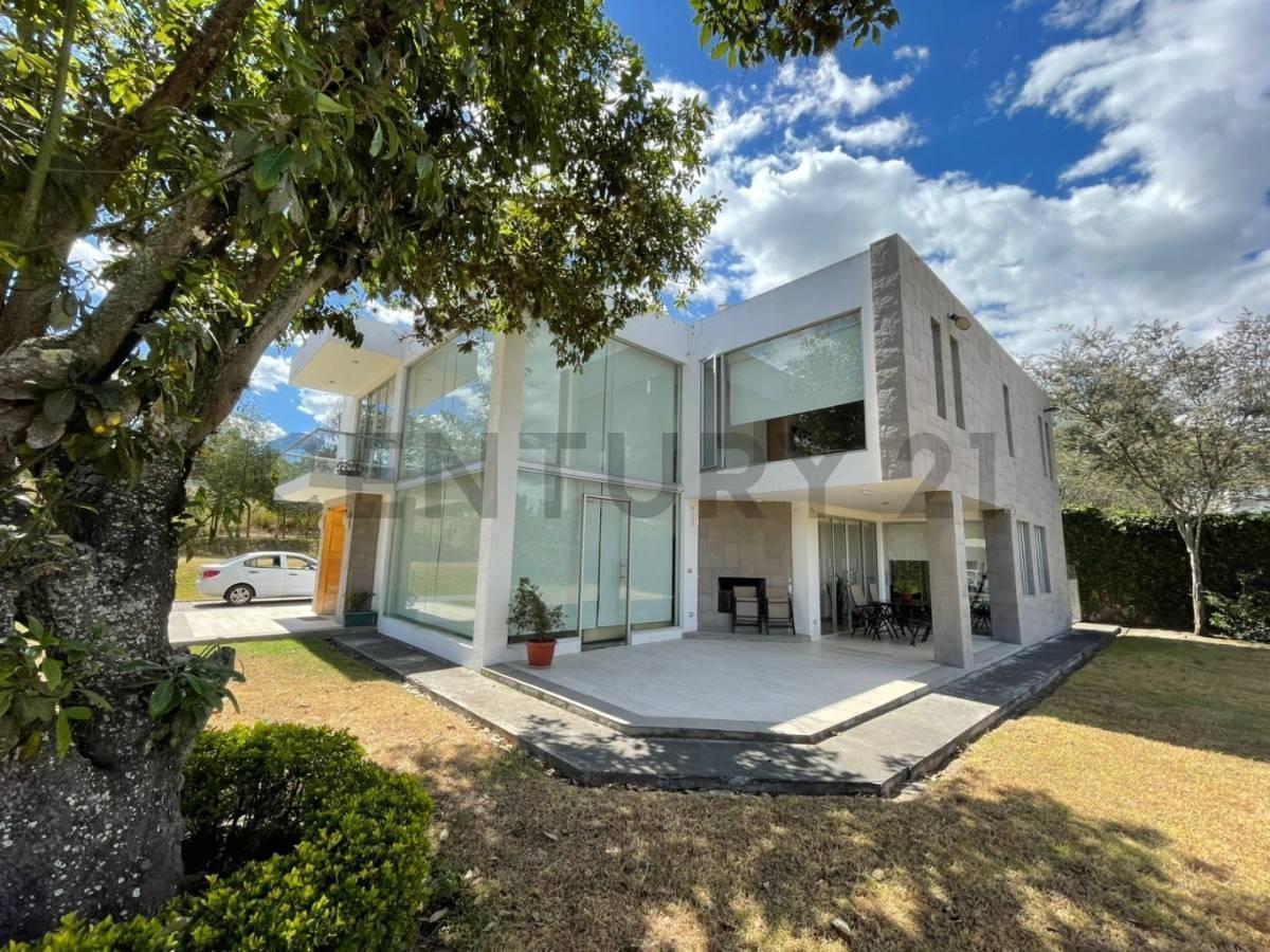 En Venta Casa con Terreno. Sector Nayón — imagen 3