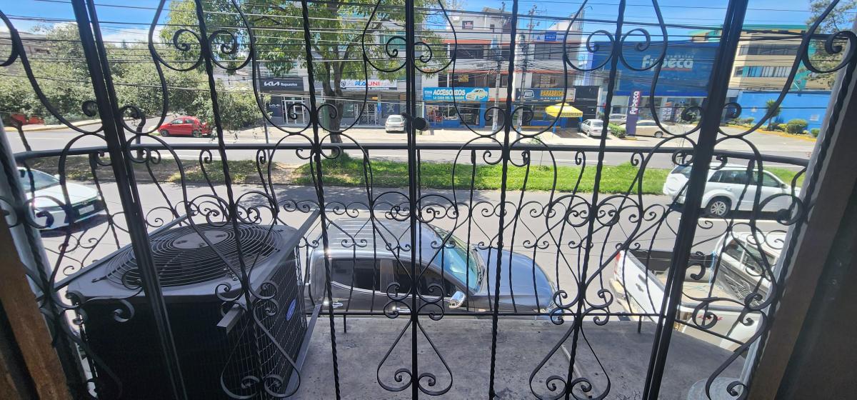 Venta Casa Norte de Quito Rentera 6 Diciembre y El Inca 3 Pisos 2 Locales 2 Depart Patio Posterior — imagen 10