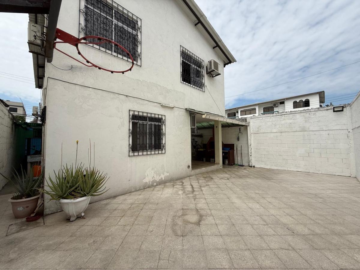 Casa en Venta de 4 Habitaciones Parcialmente Remodelada en Bellavista, Guayas — imagen 7