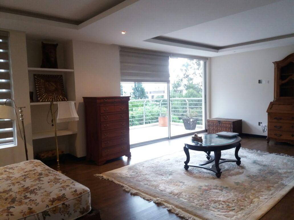 Vendo - Amplio Departamento de 2 Dorm. - Cumbaya — imagen 9