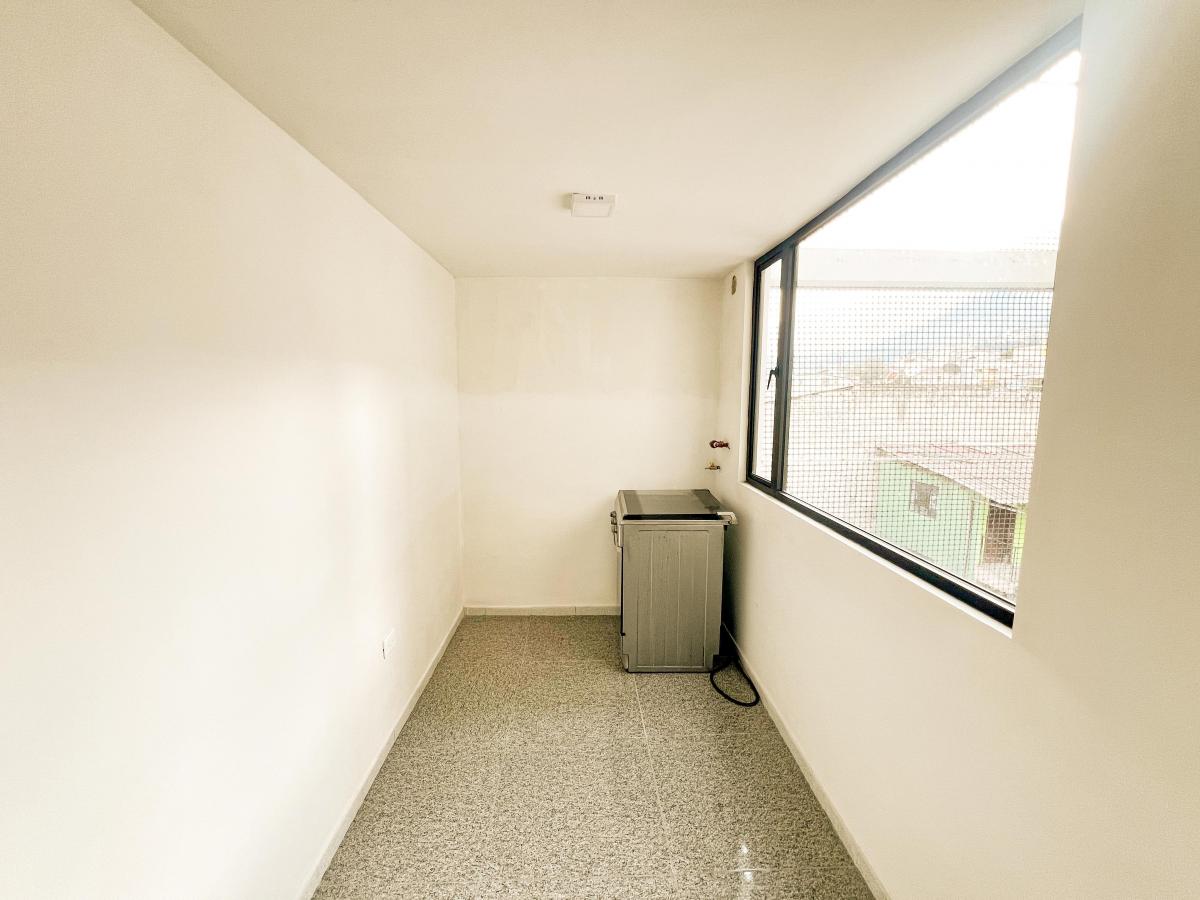 Vendo Lindo y Amplio Departamento Al Sur de Quito — imagen 6