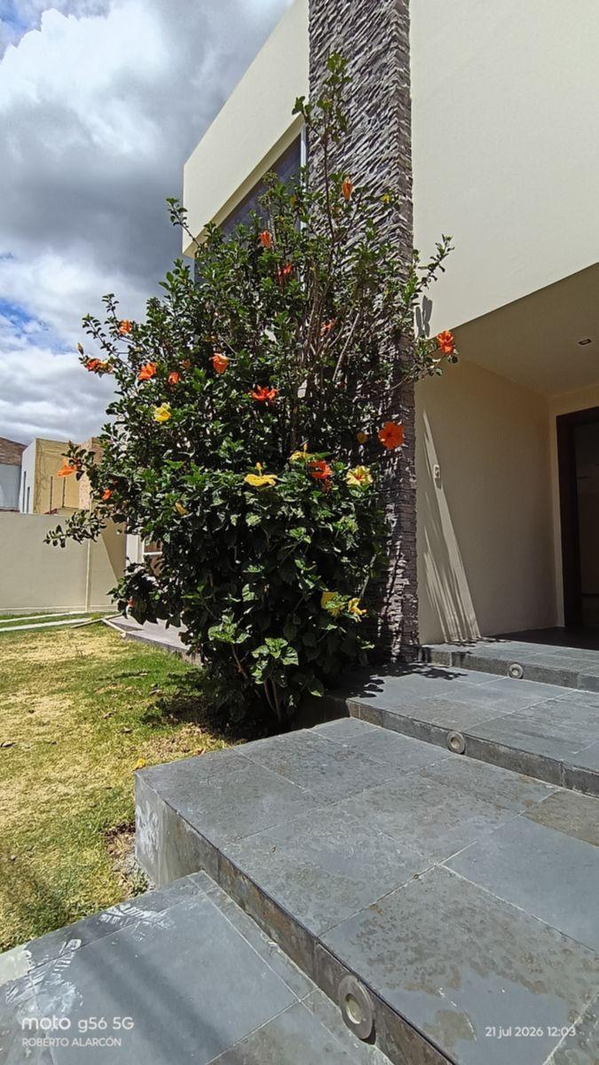 Casa de Venta en Cumbaya en Urbanización Privada — imagen 2
