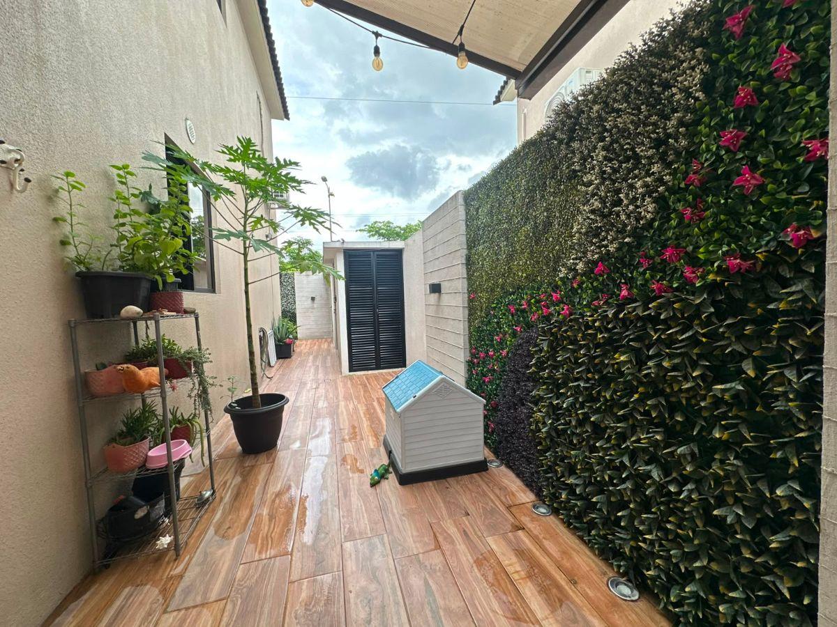 Venta de Casa con Piscina en Urb. Porto Alegre Km 12.5 Via a La Costa, Guayas — imagen 3
