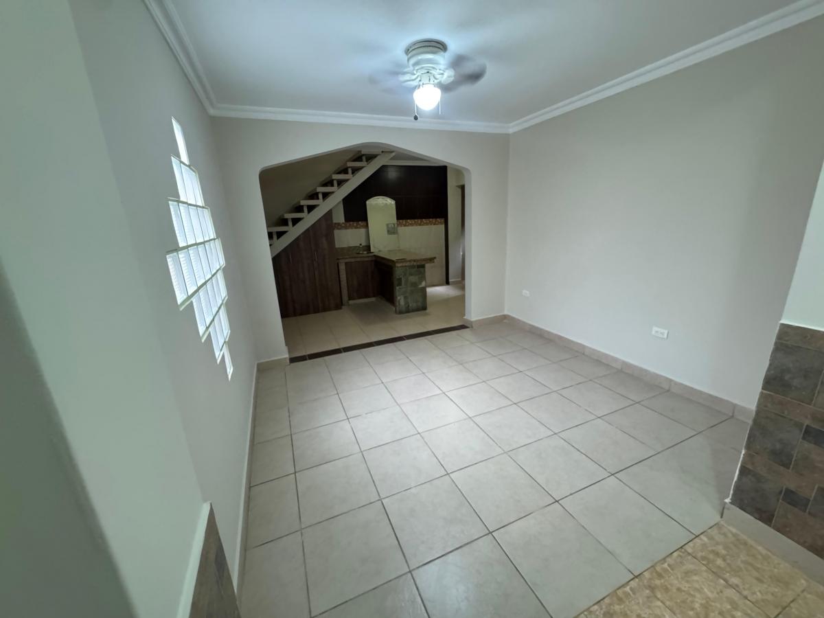 En Venta Casa en Cdla. El Cóndor en Norte de Guayaquil. Guayas — imagen 9